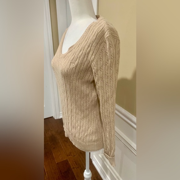 Small cable knit Izod sweater - Picture 2 of 6